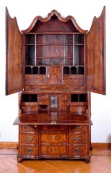家具：ローズウッドのトゥルモー。1735年頃 Dim.257x130x61 cm プライベートコレクション