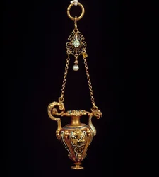 壷の形をしたゴールドエナメルのペンダント。1560年 パリ、ルーヴル美術館