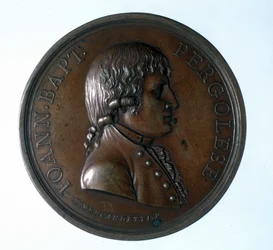 ジョヴァンニ・バッティスタ・ペルゴレージ（ジャン・バティスト・ペルゴレージ、Jean-Baptiste）（1710年～1736年）の肖像。ブロンズメダリオンスカラ座の美術館。ミラノ