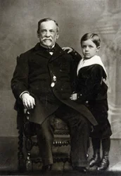 ルイ・パスツール（1822年～1895年）と孫のルイ・パスツール・ヴァレリー-ラドーの肖像（1893年）。