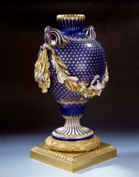 硬質磁器製の魚尾形の花瓶。1765-1770年頃。パリ、ルーヴル美術館