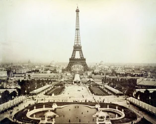 1889年のパリ万国博覧会とエッフェル塔の風景。