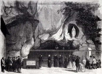 1858年にベルナデット・スービロウス（1844-1879）に聖母が現れたピレネー山脈の高地にあるルルドの洞窟（現在の巡礼地）の眺め。19世紀のエングレーヴィング