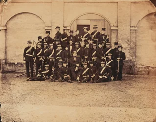 1857年6月、アディスコムの東インド会社の軍事学校の第4学期」（モノクロ写真