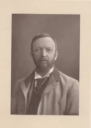 ヘンリー・アーサー・ジョーンズ（1851～1929）イギリスの劇作家（モノクロ写真）
