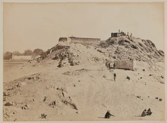 パイパーの丘とピケの家、ジェララバード、1879年頃