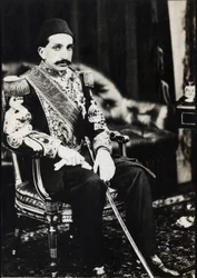 オスマン帝国のスルタン、アブドゥルハミド2世（1842-1918）の肖像（モノクロ写真