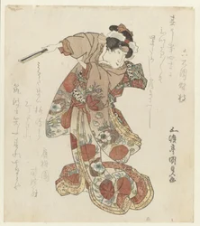 手に扇子を持つ女性