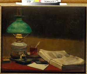 "Still life" 本、デスクランプ、グラス、ティーカップ - Vasili Polenov (1844-1927) の絵画 油彩／キャンバス Dim 61,3x79,3 cm Regional Art Museum, Lugansk