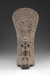 人身御供を受けるトウモロコシの神とパルマ、250-950年頃（玄武岩）