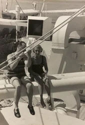 アルバム「At the Edge of Oceania 28th July to 10th August 1935」より、客船「オセアニア」船上のカップル。