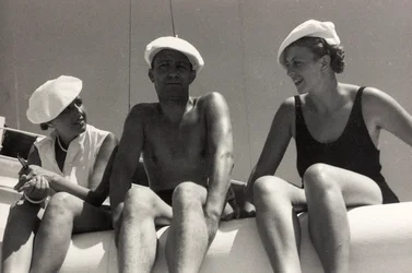 アルバム「At the Edge of Oceania 28th July to 10th August 1935」より、客船「オセアニア」の乗客たち。