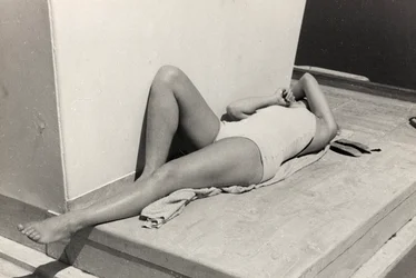 アルバム「At the Edge of Oceania 28th July to 10th August 1935」より、客船「Oceania」での日光浴。