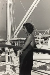 アルバム「At the Edge of Oceania 28th July to 10th August 1935」より、客船「Oceania」船上の女性。