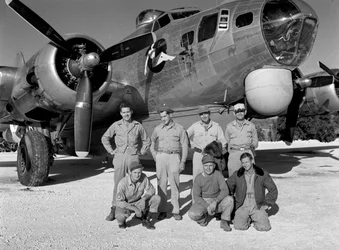 第二次世界大戦中、航空偵察任務の訓練中のB-17クルー