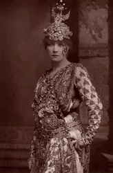 "サラ・ベルナール（1844-1923）"ことアンリエット・ロジーヌ・ベルナール（ウッドベリー・タイプ）