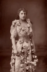 「ジュリア・ニールソン（1868-1957）イギリスの女優。