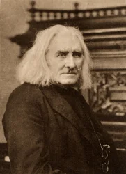 フランツ・リスト（1811-1886） ハンガリーのピアニスト、作曲家の晩年。ロンドン、W&Dダウニーによる写真をもとにしたフォトグラヴュール（グラヴュール）。