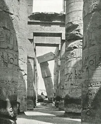 ハイポスタイルホールの柱、カルナック、エジプト、1895年。