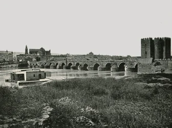ローマ橋、スペイン、コルドバ、1895年。