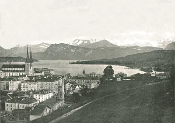 1895年にスイス、ルツェルンとその山々の眺め。