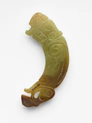 鳥の形をしたペンダント（ペイ）、紀元前1000～900年頃（翡翠、ネフライト