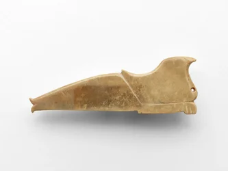 鳥の形をしたペンダント 前1050～前950年頃（翡翠