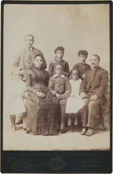 家族の肖像,c.1890年（写真）