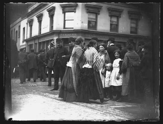 Custom House StreetとBute Streetの角、Cardiff、1892年。