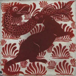 魚を襲う神秘的な獣（陶製）