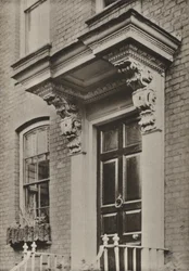 サリー州リッチモンド、チャーチ・ロードのドアウェイ（モノクロ写真