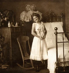 &39;Oh That Corset&39; &39;After the Opera&39;、c.1900（sepia photo）（see 473262）