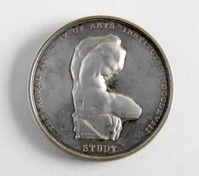 1884年12月10日、ジョージ・フランプトン氏にR.A.メダルを授与（金属製フィギュアの最優秀モデルに対して