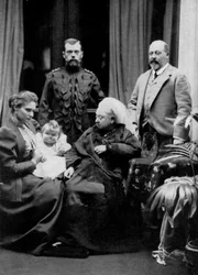 1896年9月29日、スコットランドのバルモラルにあるロシアとイギリスの王室1964