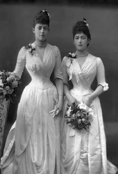 プリンセスビクトリア1868-1935およびモード1869-1938、ウェールズ、1890。