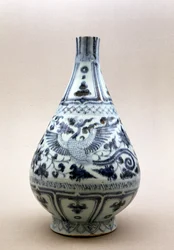 元朝時代（1206～1368）の青白花瓶（陶製