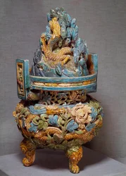 中国美術：テラコッタのバーナー・パフューム。元朝時代。1271-1368.