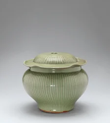 Longquan Celadon Ribbed Jar＆Cover