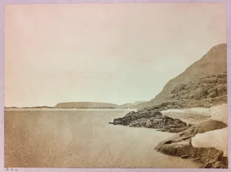 ジョージ・ナレス(1831-1915)のアークティック遠征(1875-1876) : ペイヤー岬から南を見る