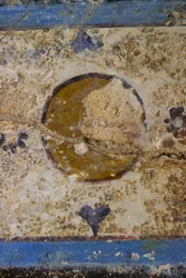 イタリア、マルケ州、ウルビサリア、古代ローマ都市ウルブス・サルビアのサルス・アウグスタ神殿-クリプトポルティコスのフレスコ画断片（写真）