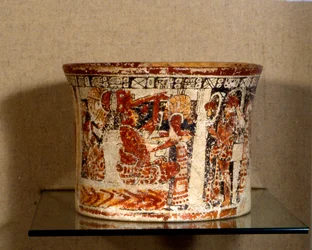 古典期後期（西暦600～900年）カラクムル出土の葬祭用容器（陶製