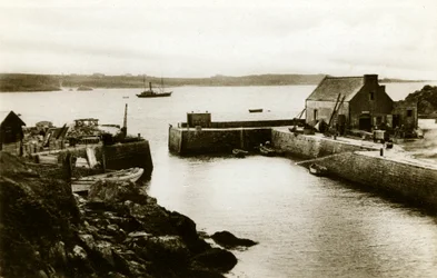 ウエサン島: 満潮時のランポール港、1900～1920年頃 (写真)