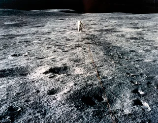 有人宇宙飛行、アメリカ、アポロ14号 アポロ14号の宇宙飛行士エドガー・ミッチェルが月面に登場