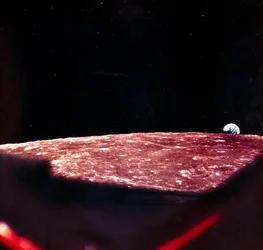 有人宇宙飛行、アメリカ、アポロ、一般 月から昇る朝日