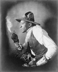 シガレット、1908年頃（白黒写真）