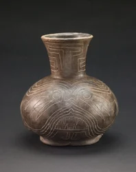 モチーフ切込み入り容器 1400-1600年頃（陶磁器）