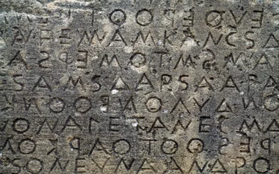 ゴルティーン・コード、ギリシャ、クレタ島、ゴルティーンの石板に刻まれたドーリア語の方言による碑文、ギリシャ文明、紀元前5世紀（写真